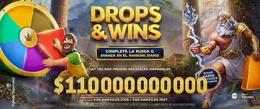 Banner "Drops & Wins" de wplay.co con una rueda de premios, un personaje de tragamonedas y una figura de Zeus con tridente, junto a una cifra de premios semanales de once dígitos